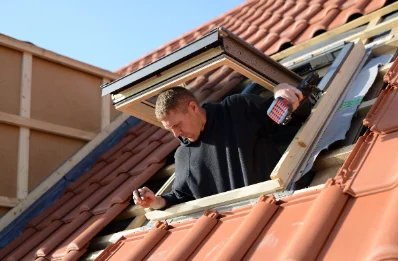 Pose de fenêtres de toit Velux à Charnizay